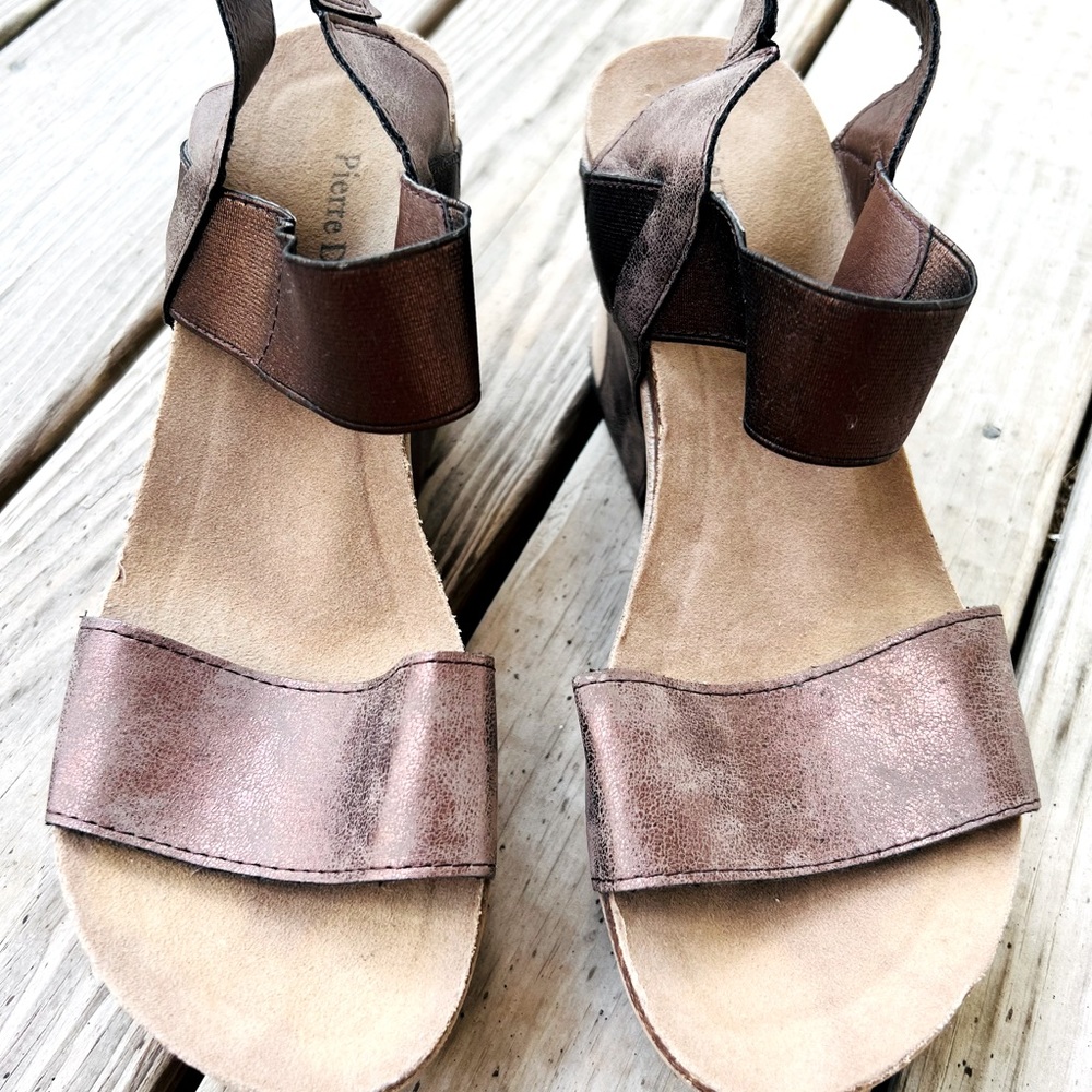 Pierre Dumas Size 10. 3.5" heel